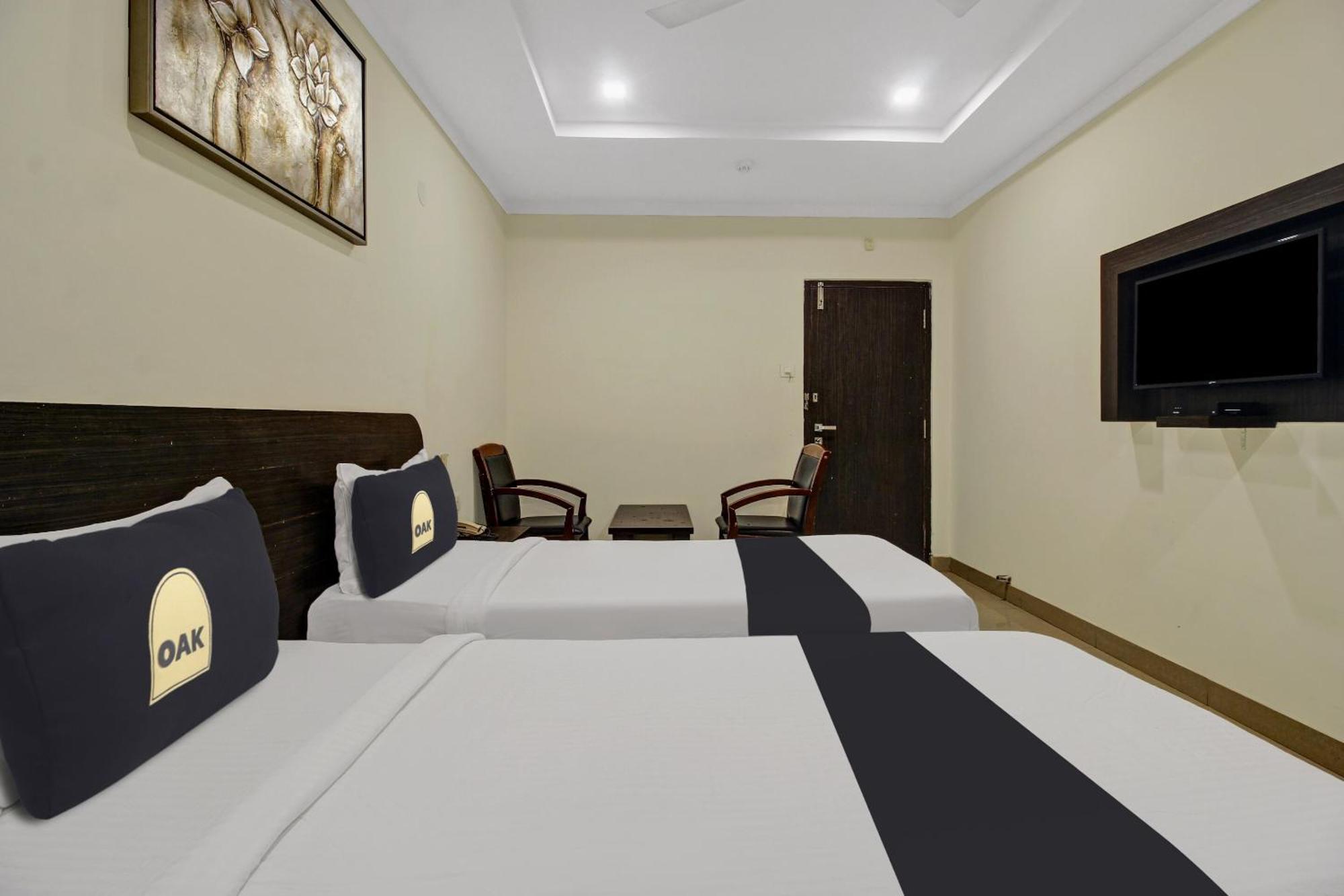 Отель Super Townhouse Oak Lb Nagar Ramoji Хайдарабад Экстерьер фото